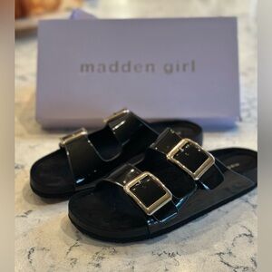 NIB Madden Girl Bodie sandal